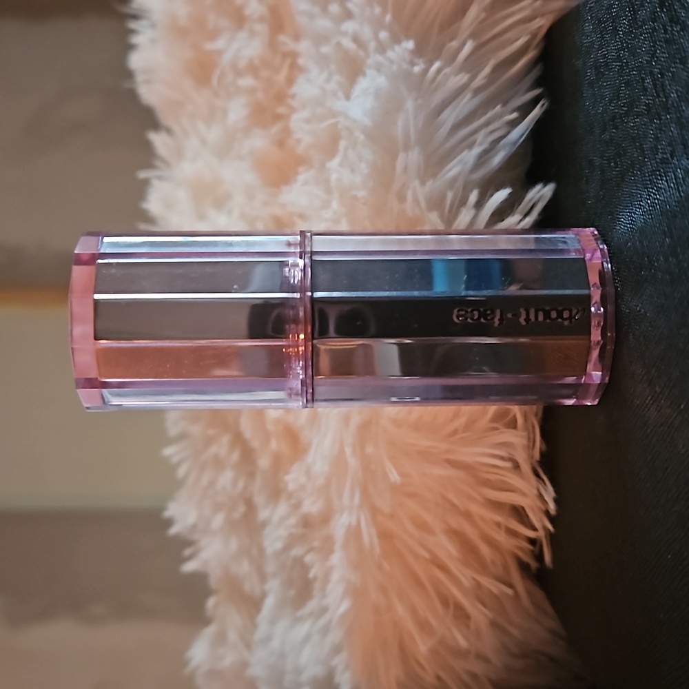 About - Face full sized Highlighter in shade "Light Lock"